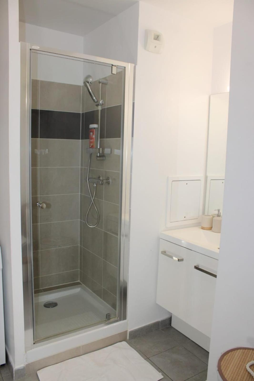 Appartement Elegant Et Lumineux Romainville Luaran gambar